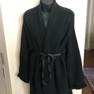 Moth size xs black sweate